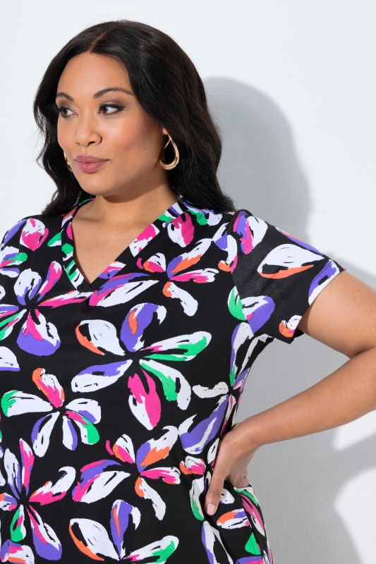 Рокля с рисувани цветя и флорален принт