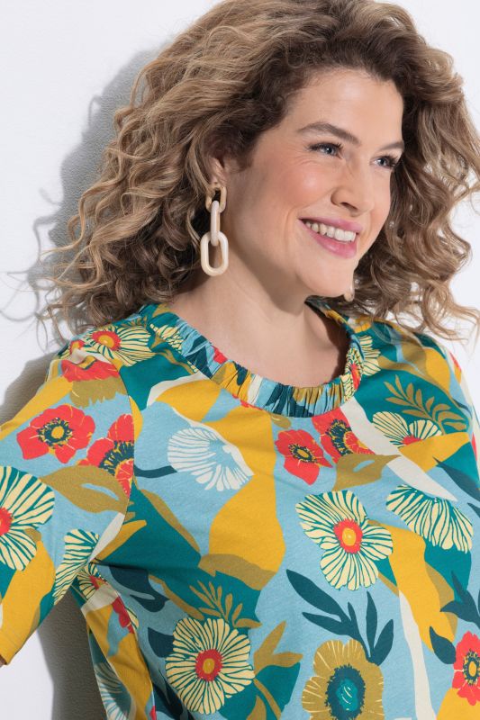 Тениска със завъртян флорален принт