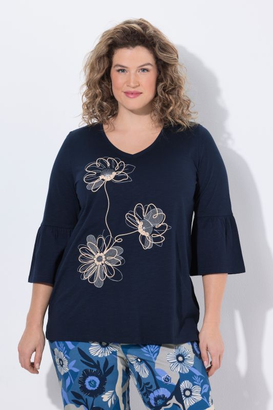 Тениска с бродирани цветя