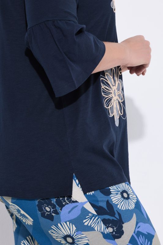 Тениска с бродирани цветя