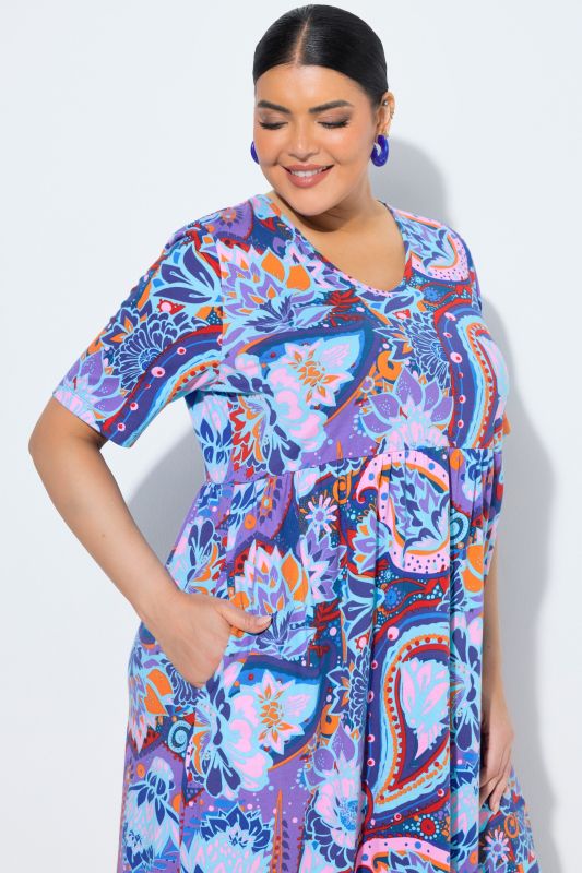 Рокля с електриков пейзли принт