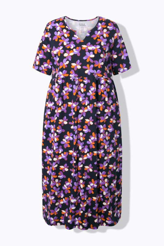 Рокля с флорален акцент