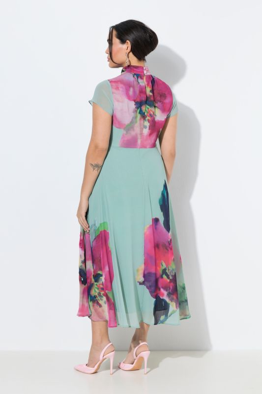 Рокля с принт на цветя