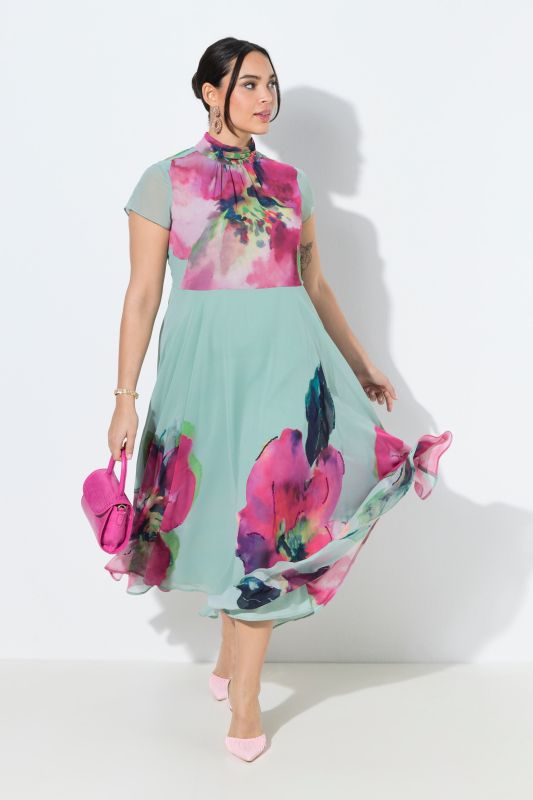 Рокля с принт на цветя