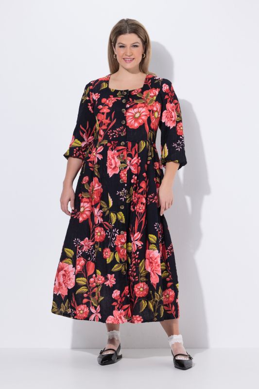 Рокля с флорален принт и копчета