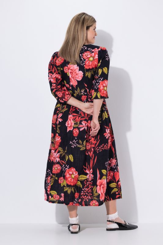 Рокля с флорален принт и копчета