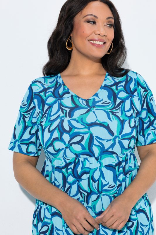 Рокля с флорални мотиви