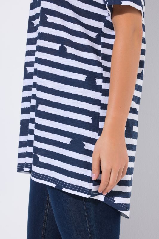 Тениска с райета и точки