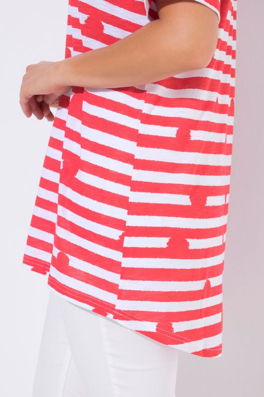 Тениска с райета и точки