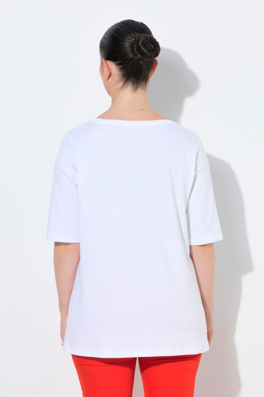 Блуза с бродирано цвете