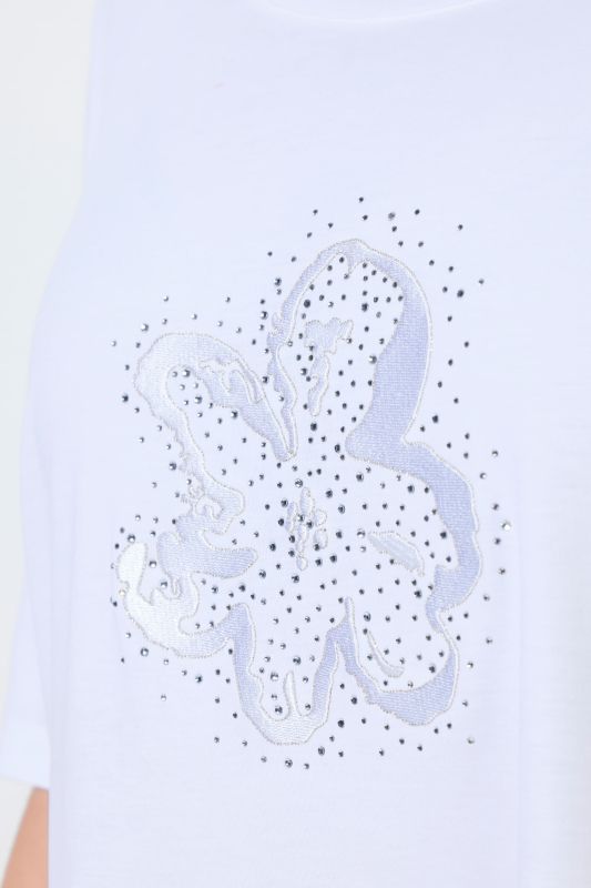 Блуза с бродирано цвете