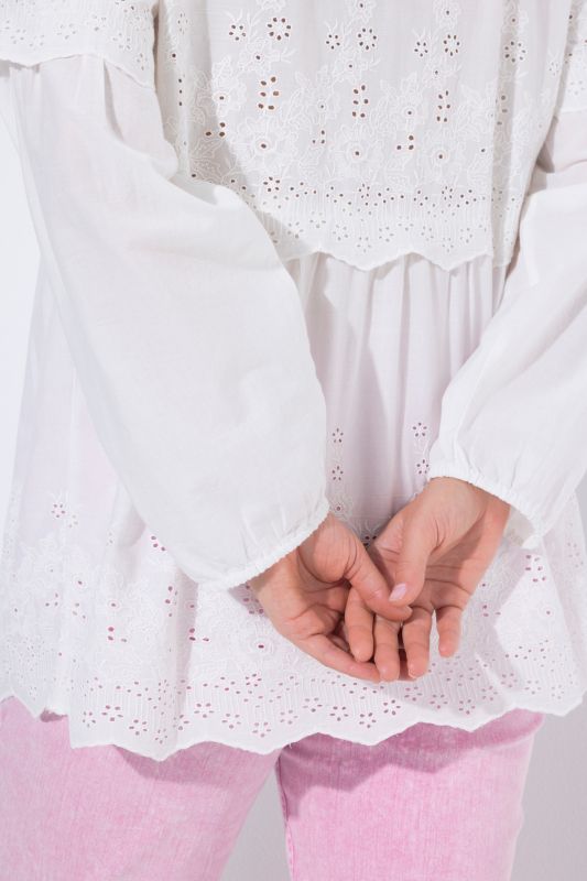 Блуза с бродерия