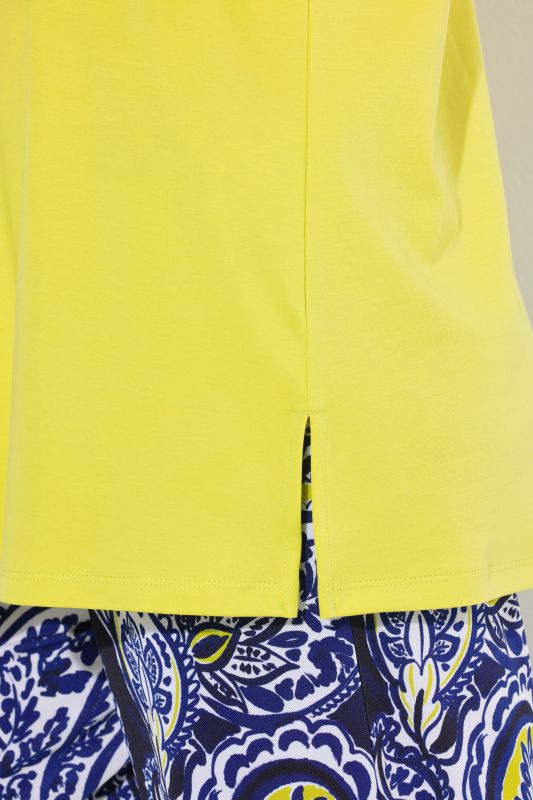 Тениска с квадратно деколте и бляскави акценти