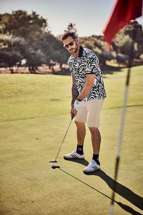 Блуза с яка и монохромен принт