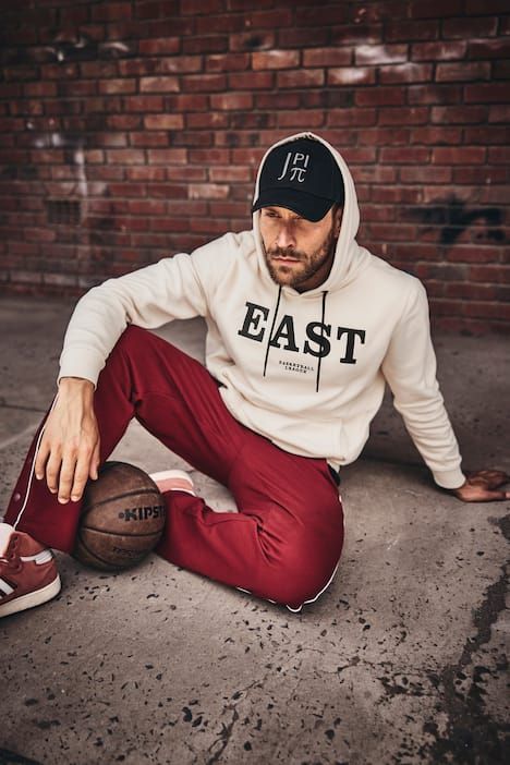 Суитчър с качулка и надпис