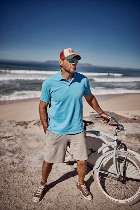 Блуза с яка и копчета