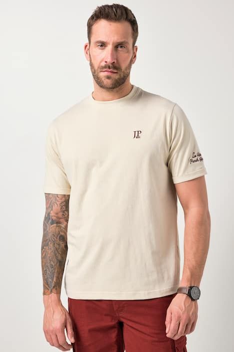 Тениска с бродерия на гърдите