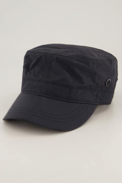 Шапка с козирка