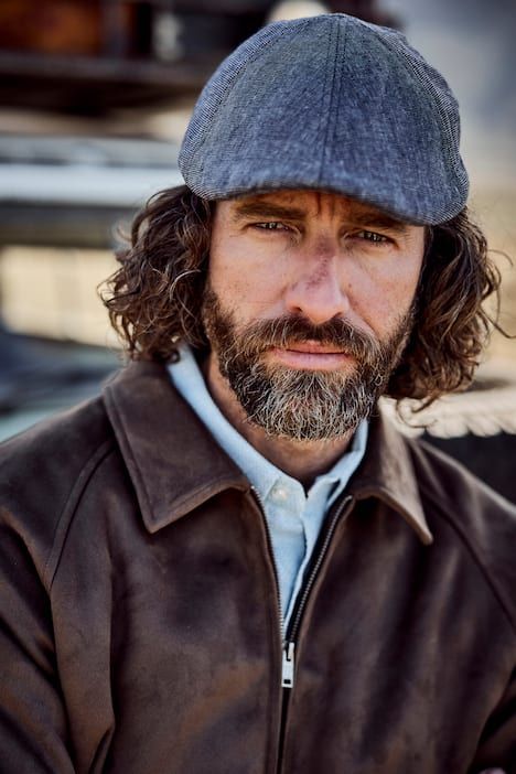 Шапка тип каскет ленена