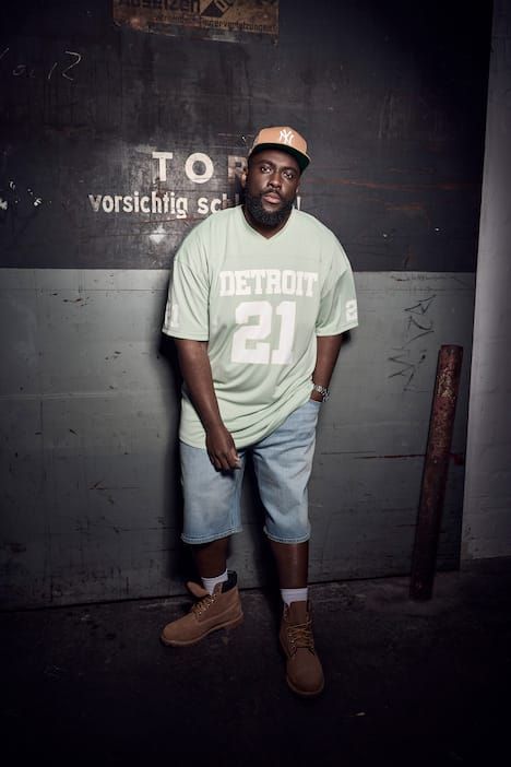 Тениска с надпис STHUGE