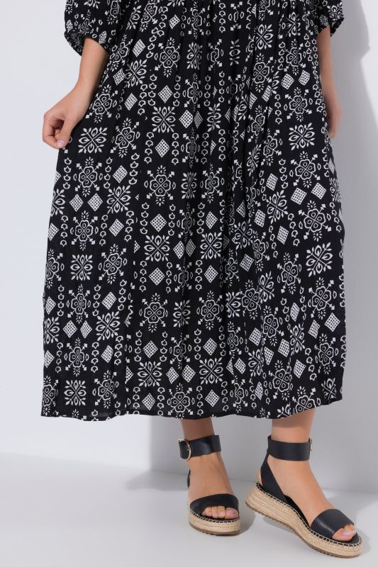 Midi A-line dress with square neckline and 3/4 sleeves
