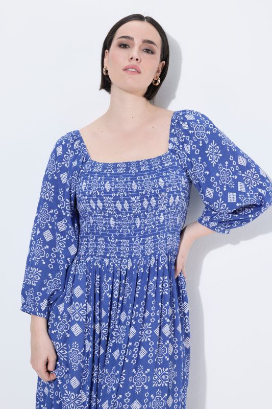 Midi A-line dress with square neckline and 3/4 sleeves