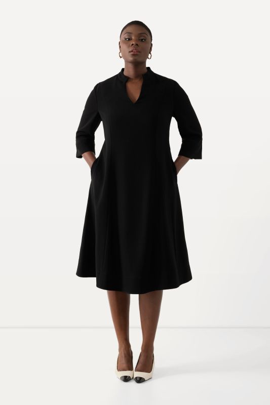 Рокля с модерна яка