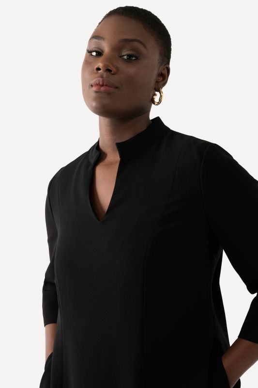 Рокля с модерна яка