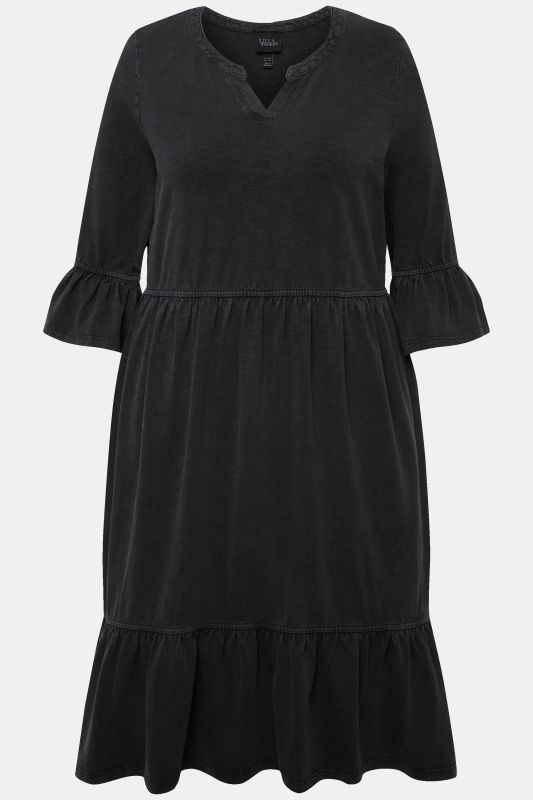 Рокля с разкроени детайли