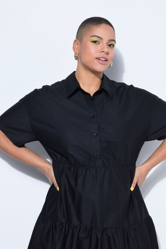 Рокля с разкроени акценти