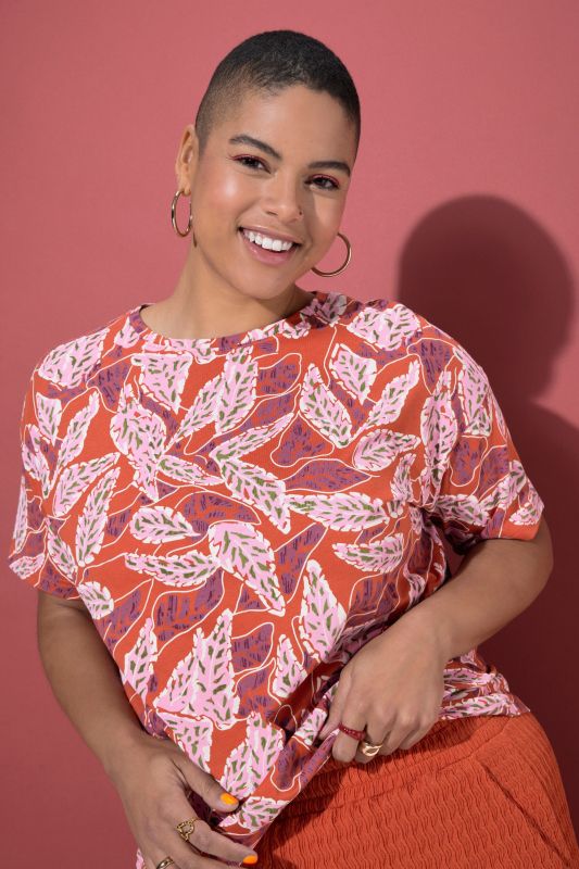 Тениска с принт на листа