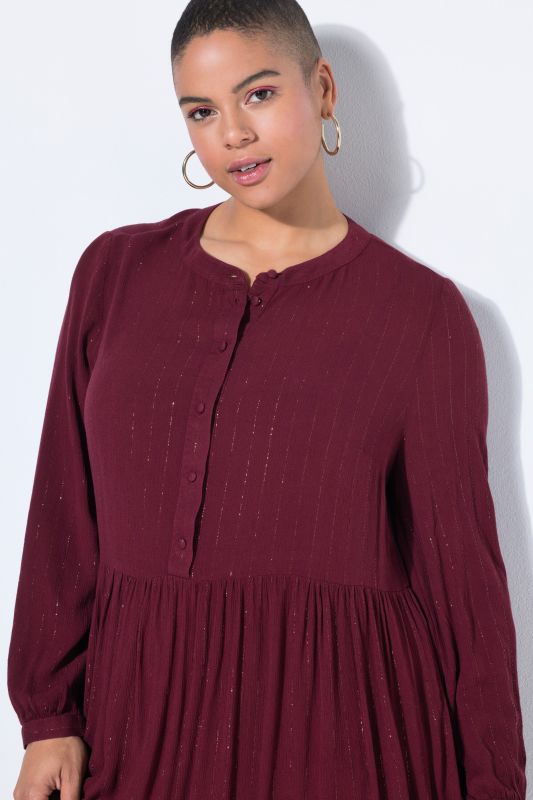 Рокля с бляскави райета и шифон