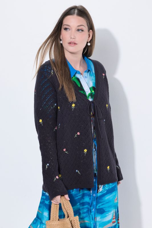 Жилетка с флорална бродерия