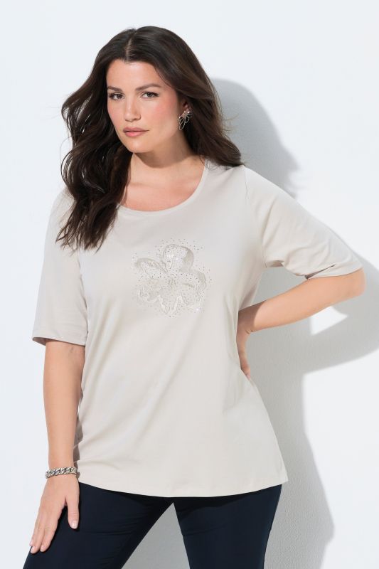 Блуза с бродирано цвете