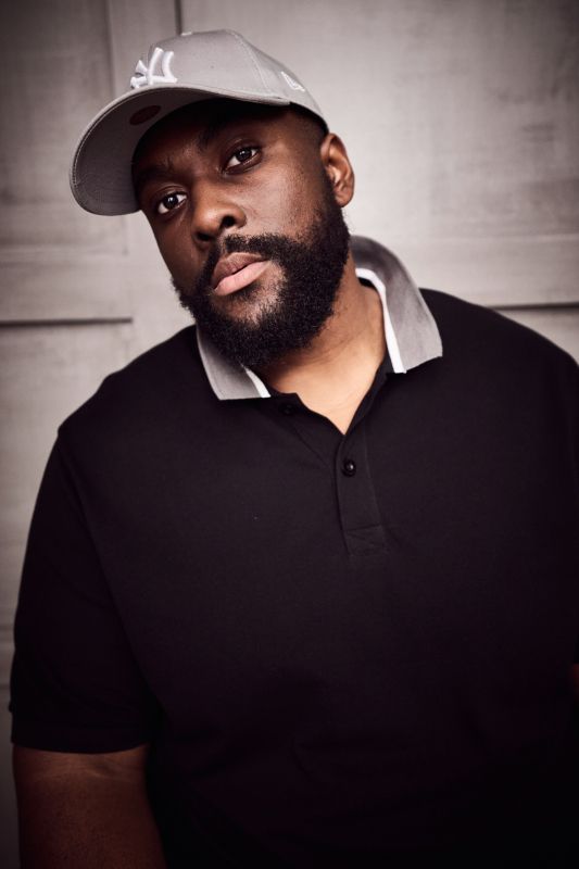 Тениска с яка с райета STHUGE