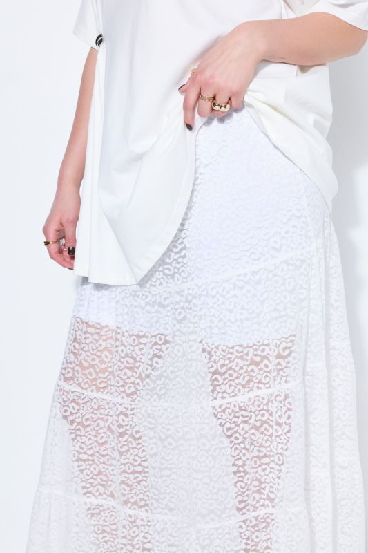 Пола с прозрачна дантела