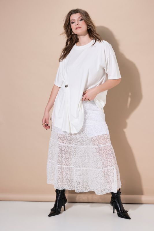 Пола с прозрачна дантела