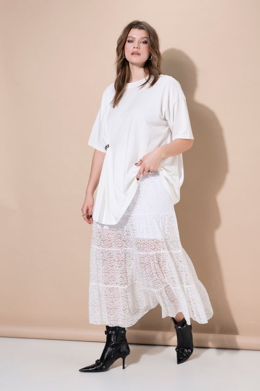 Пола с прозрачна дантела