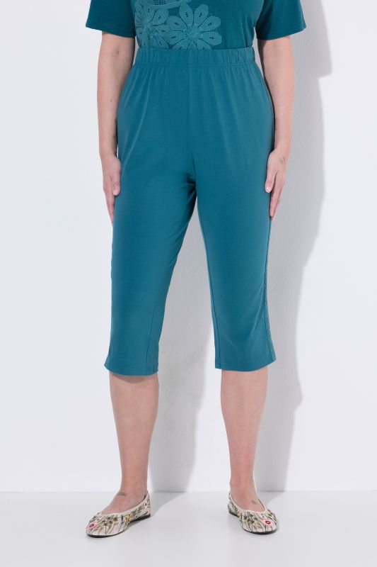 Клин с дантелен акцент