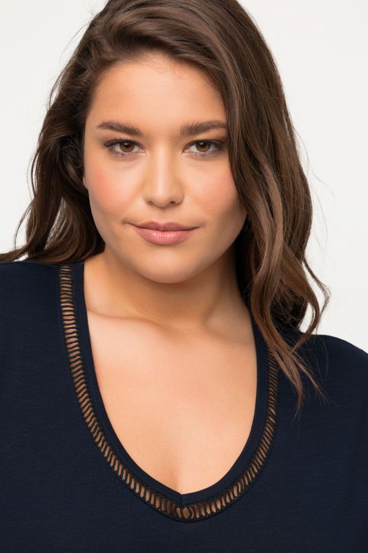 Тениска с V - образно деколте