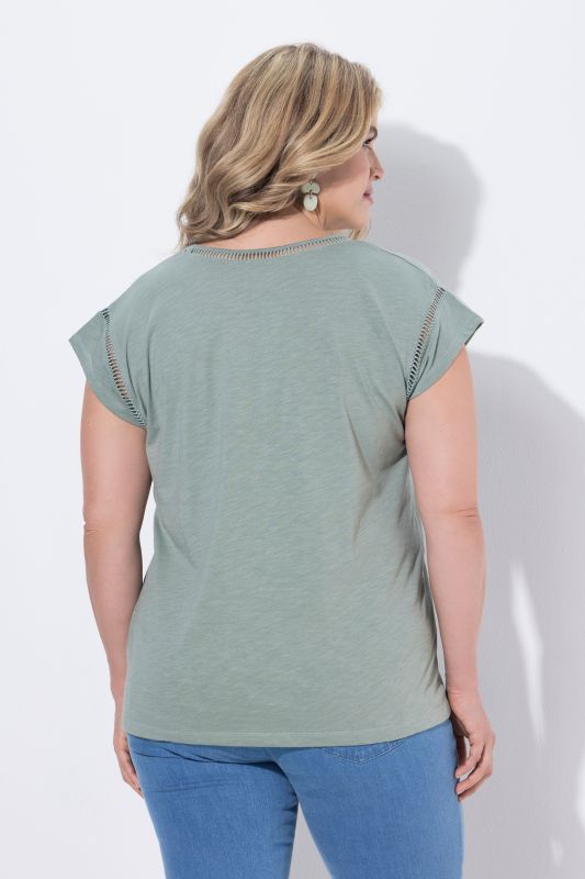 Тениска с V - образно деколте