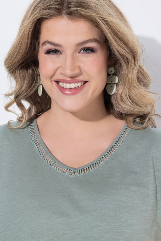 Тениска с V - образно деколте