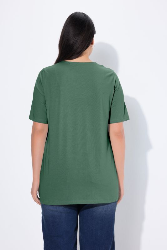 Essential Notch Neck Stretch Tee