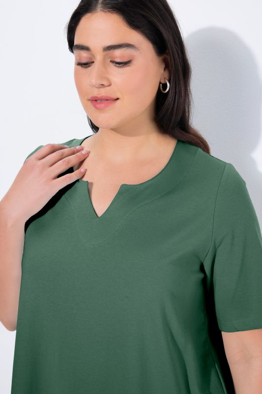 Essential Notch Neck Stretch Tee