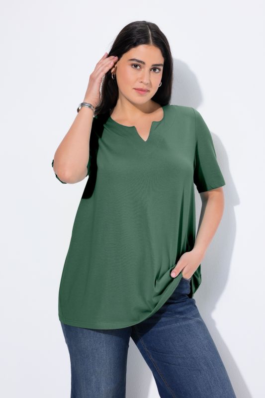 Essential Notch Neck Stretch Tee