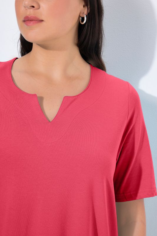 Essential Notch Neck Stretch Tee