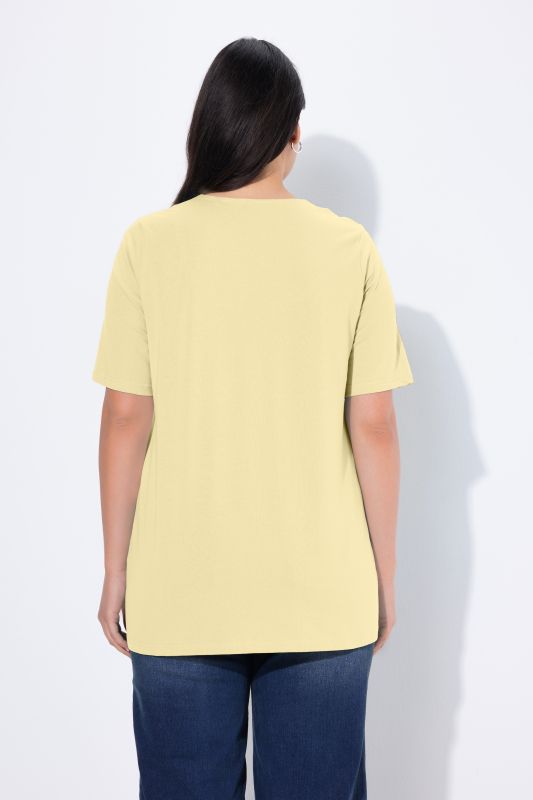 Essential Notch Neck Stretch Tee