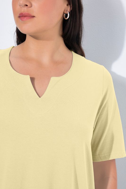 Essential Notch Neck Stretch Tee