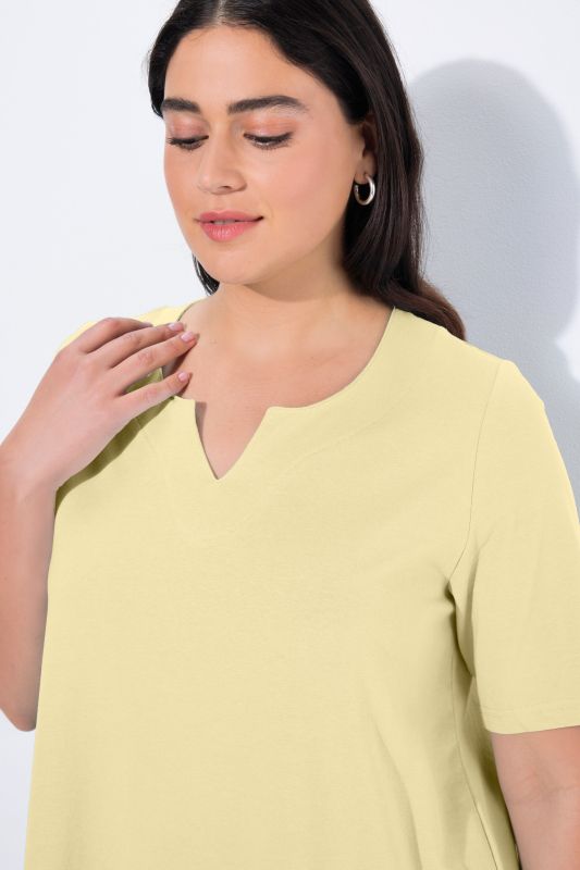 Essential Notch Neck Stretch Tee