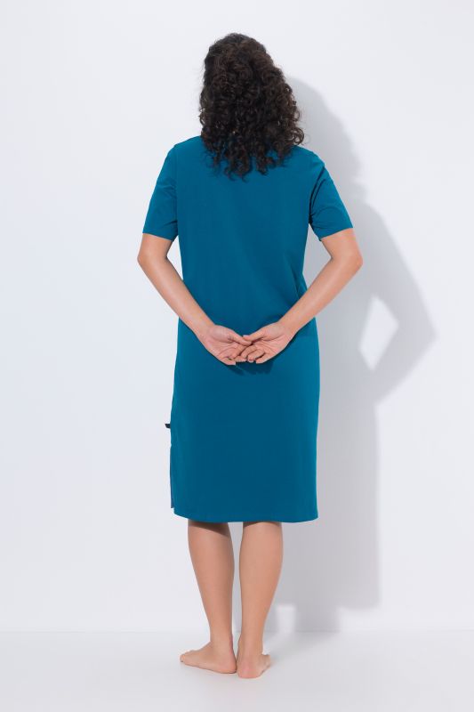 Рокля със сатенени акценти